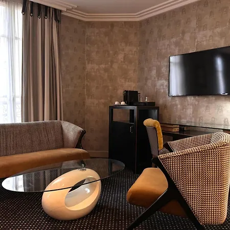 Lutèce Port Royal Hotel 4*