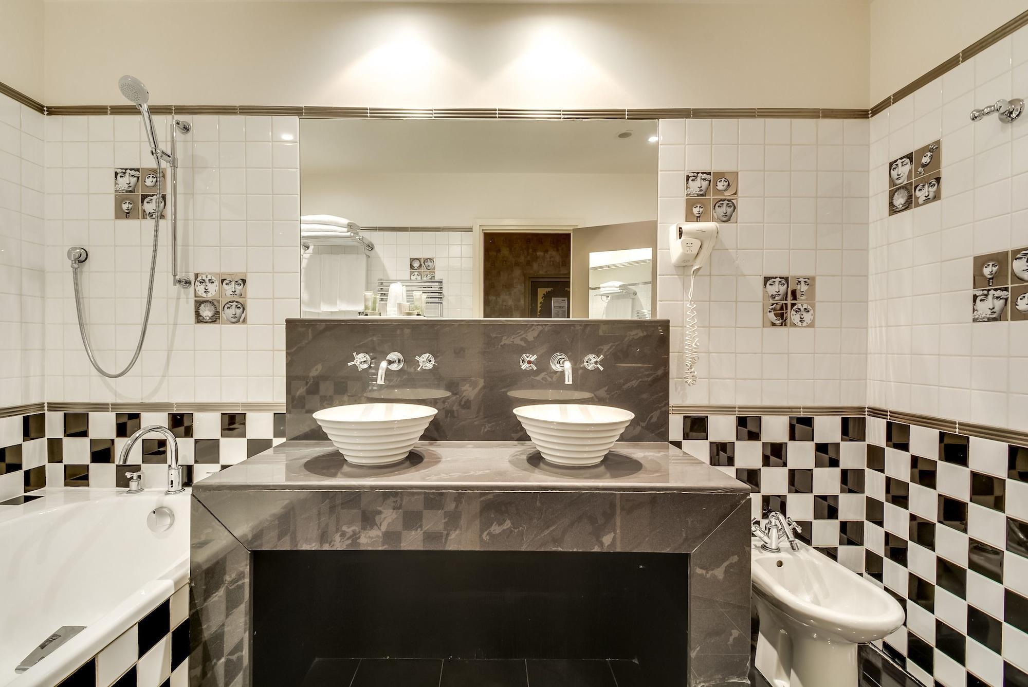 Lutèce Port Royal Hotel 4*