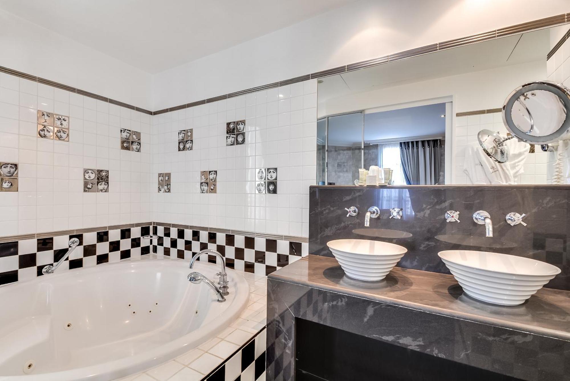 Lutèce Port Royal Hotel 4*